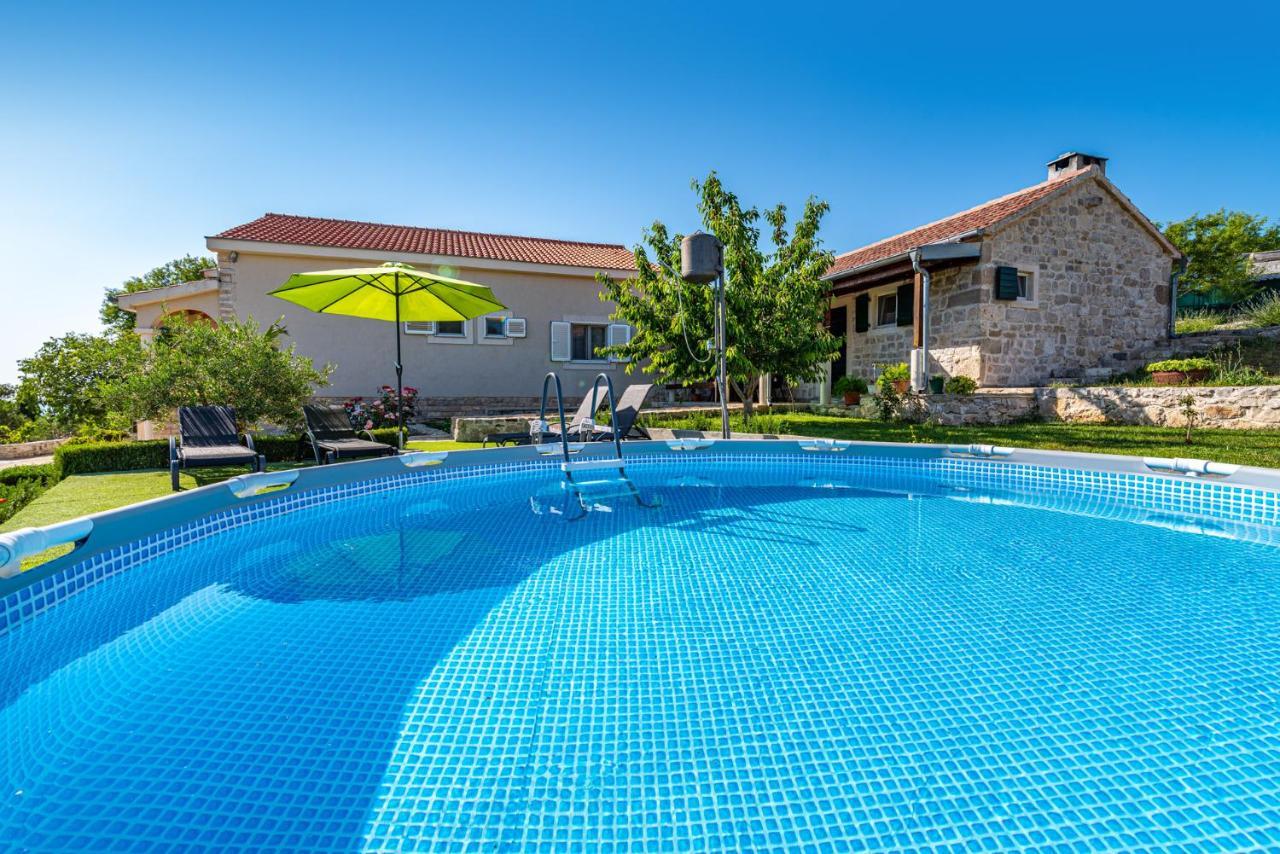 Holiday Home Ante With Beautiful Private Garden Nadin Екстер'єр фото