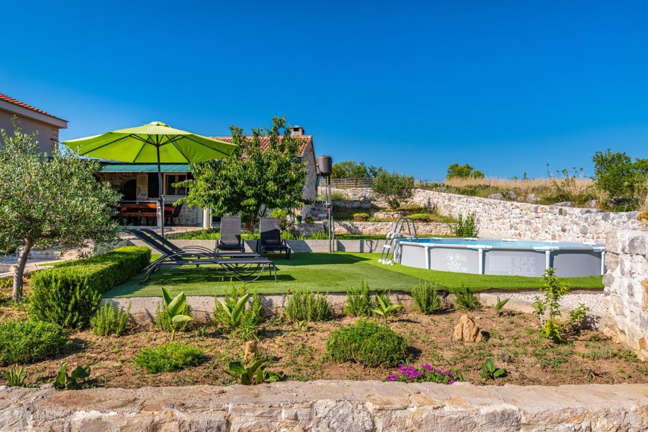 Holiday Home Ante With Beautiful Private Garden Nadin Екстер'єр фото