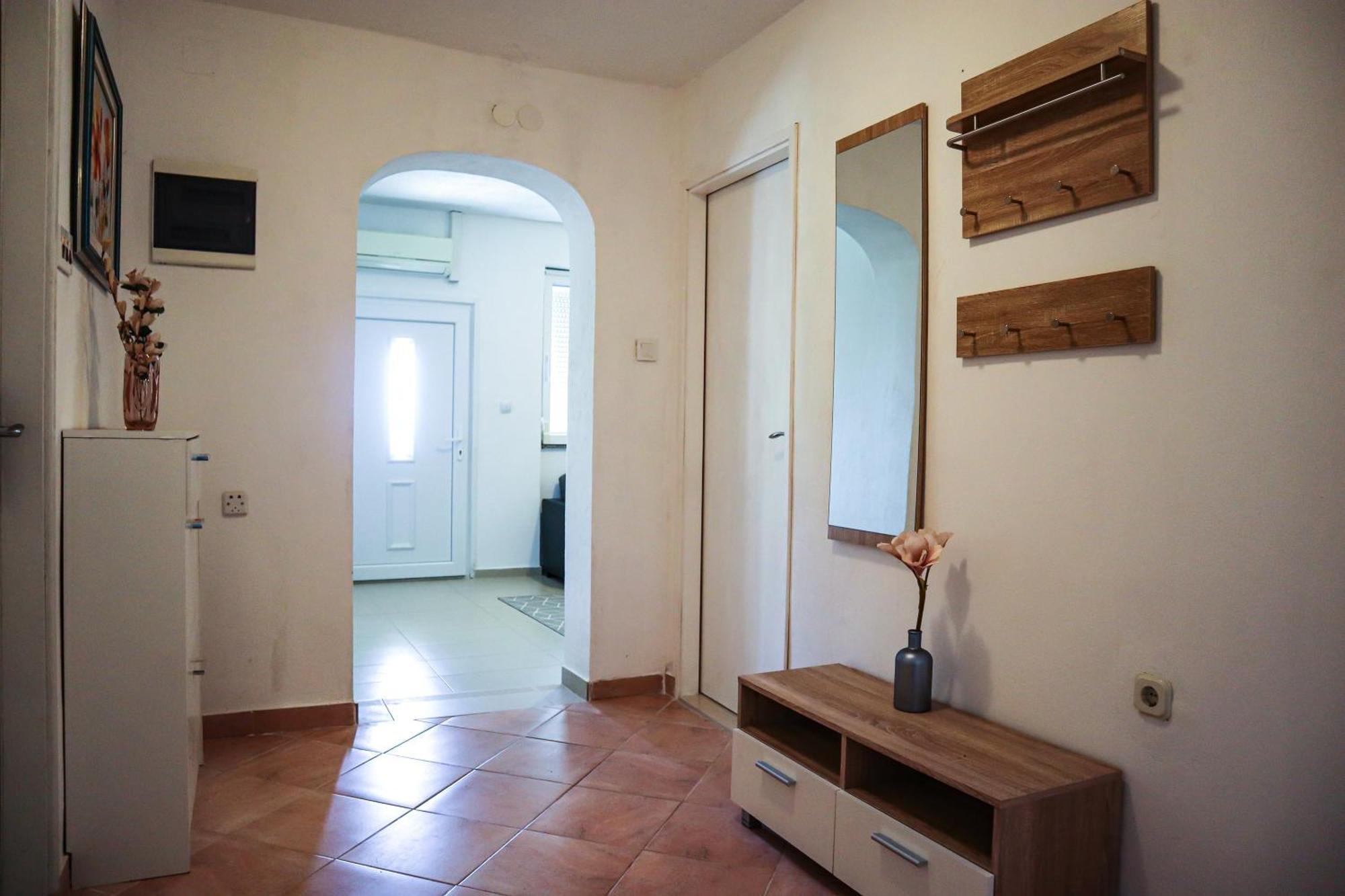 Holiday Home Ante With Beautiful Private Garden Nadin Екстер'єр фото