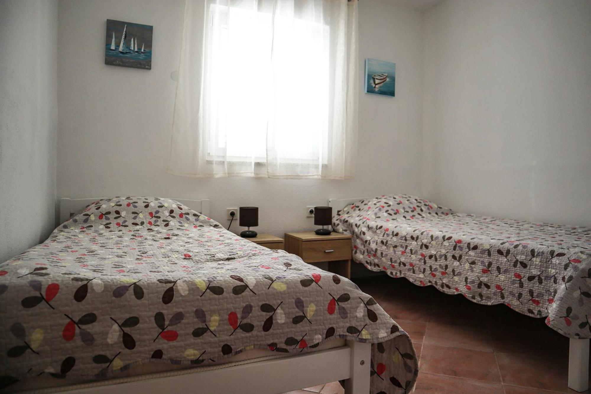 Holiday Home Ante With Beautiful Private Garden Nadin Екстер'єр фото