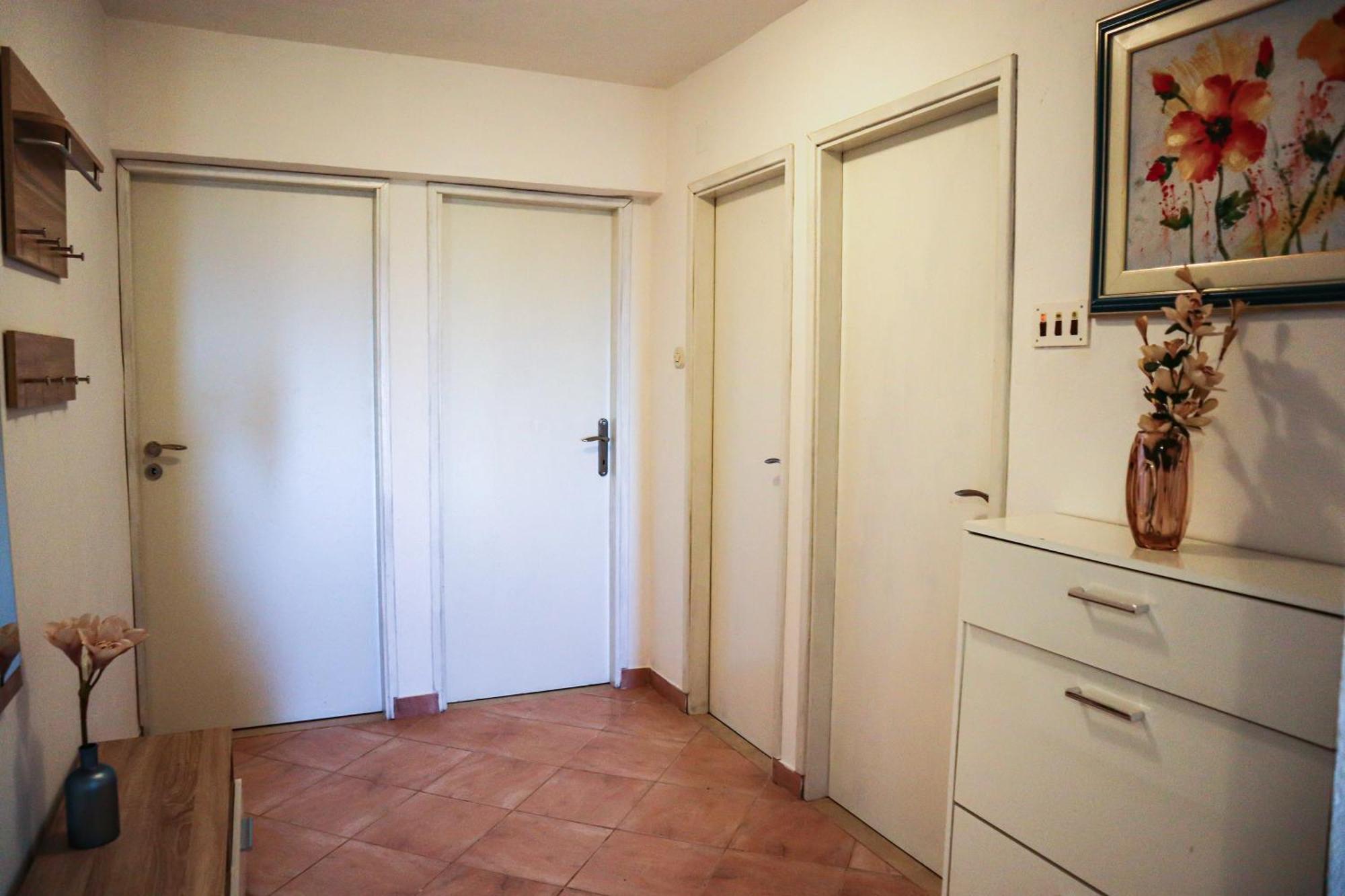 Holiday Home Ante With Beautiful Private Garden Nadin Екстер'єр фото