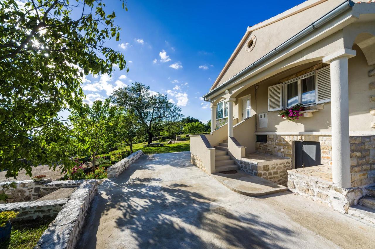 Holiday Home Ante With Beautiful Private Garden Nadin Екстер'єр фото
